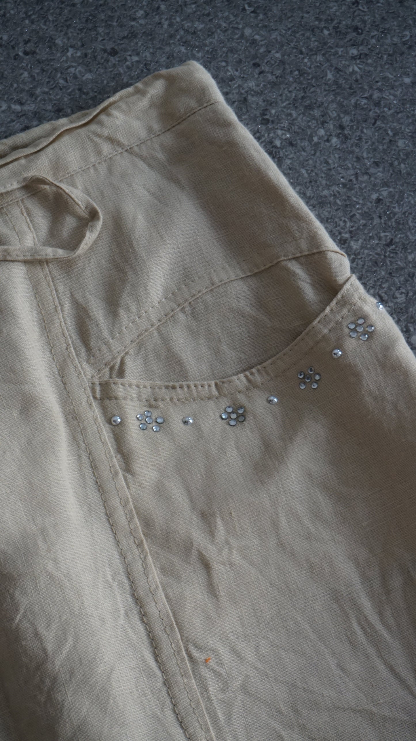 Khaki linen skirt with rhinestones at the pockets