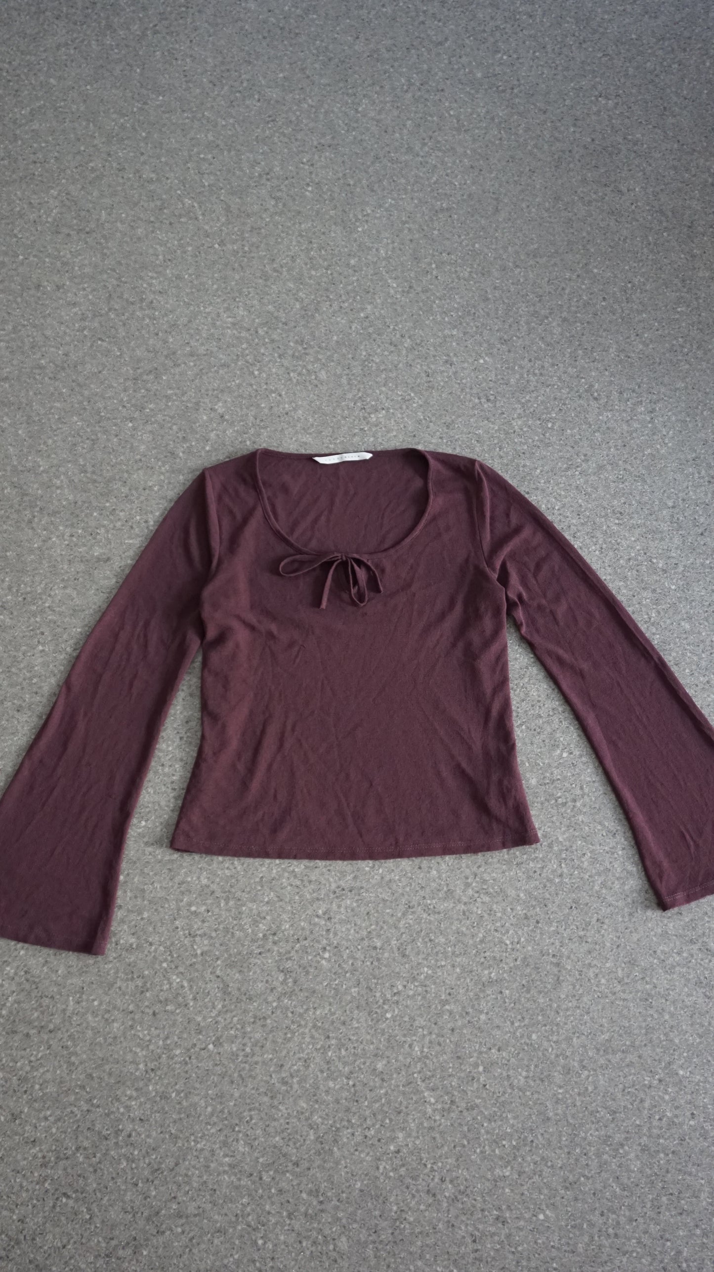 stretch flared sleeve top in dark burgundy