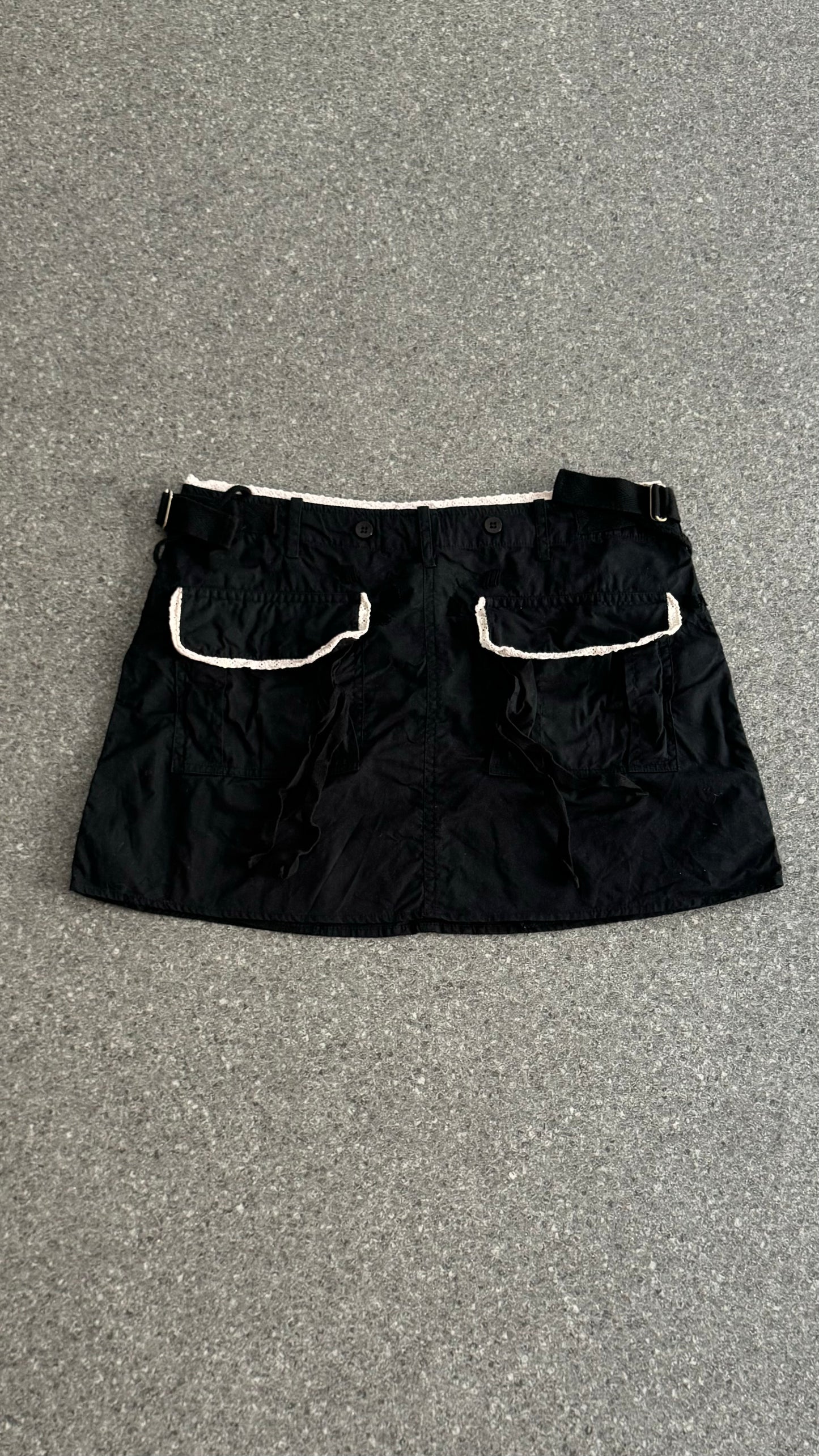 Onyx black cotton skirt with pink eyelet finishing