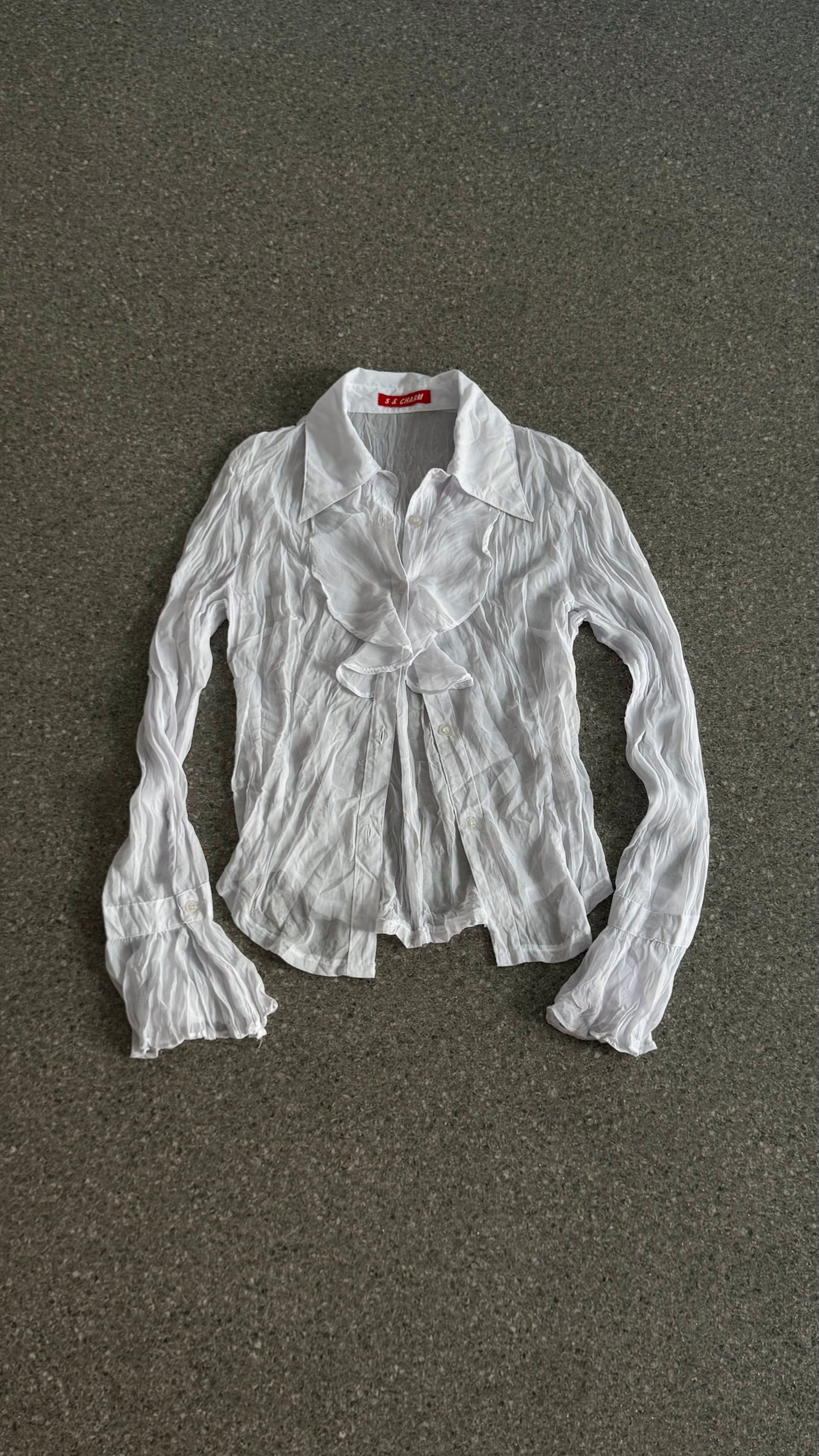 Crepe long sleeve shirt with ruffled collar in white