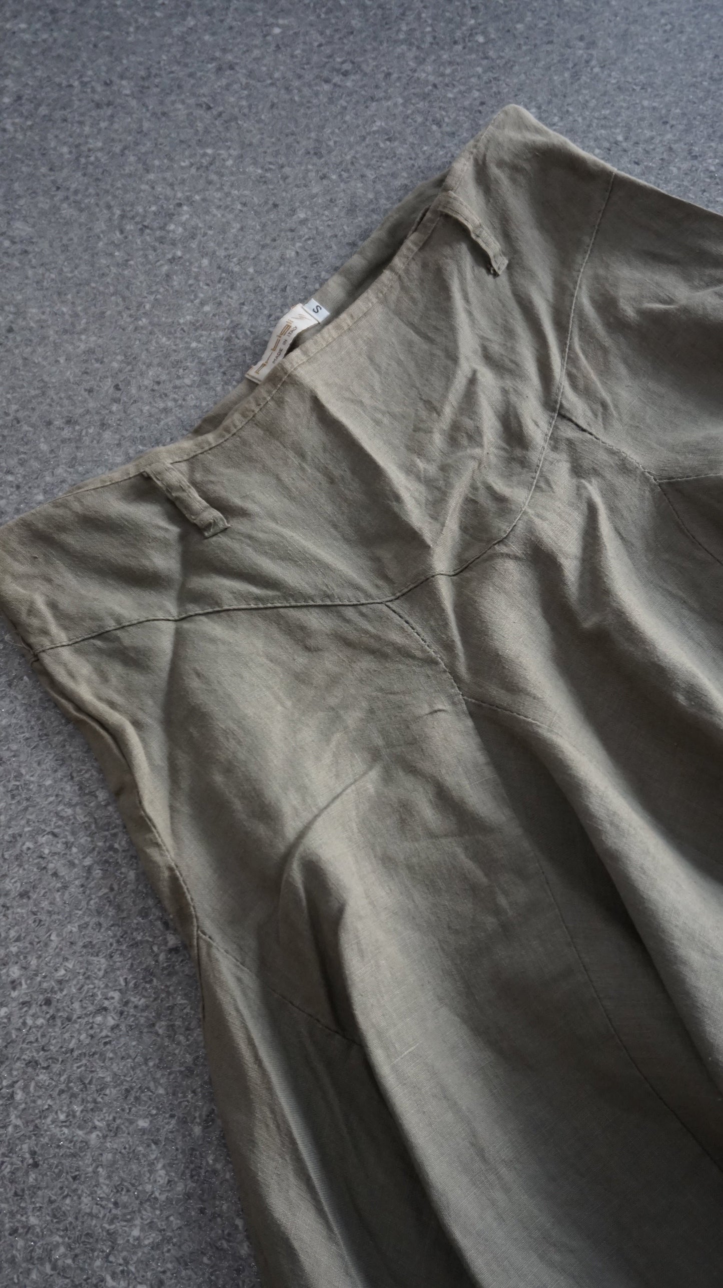 Layered a symmetric viscose skirt in green